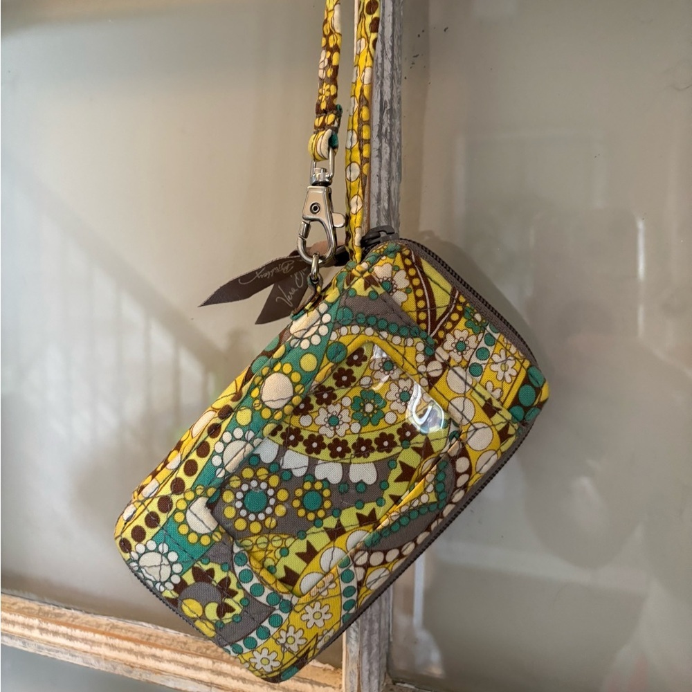 Vera Bradley All In One Wristlet, Lemon Parfait. 6"x3.5"